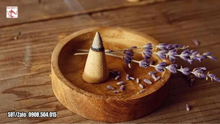 Đốt Hương Trầm Thanh Lọc Không Gian
