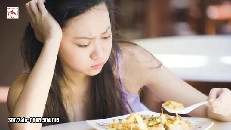 Ăn uống thất thường, sụt cân hoặc tăng cân nhanh