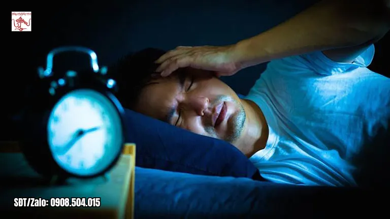 Mất ngủ hoặc ngủ quá nhiều