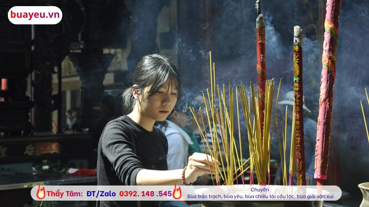 Lưu ý quan trọng khi xin lộc Bà và đi đền