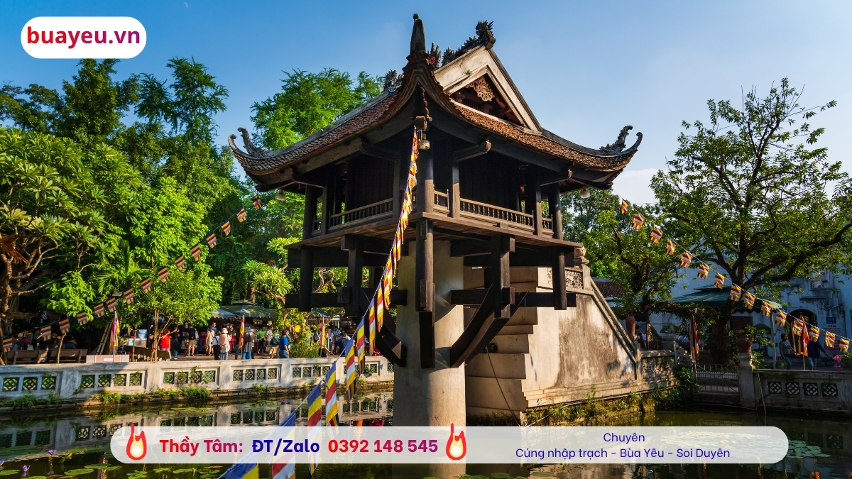 Nhiều người đi chùa cầu con như một niềm tin tâm linh