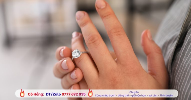 Phụ nữ ngoại tình: Dấu hiệu nhận biết và cách níu giữ